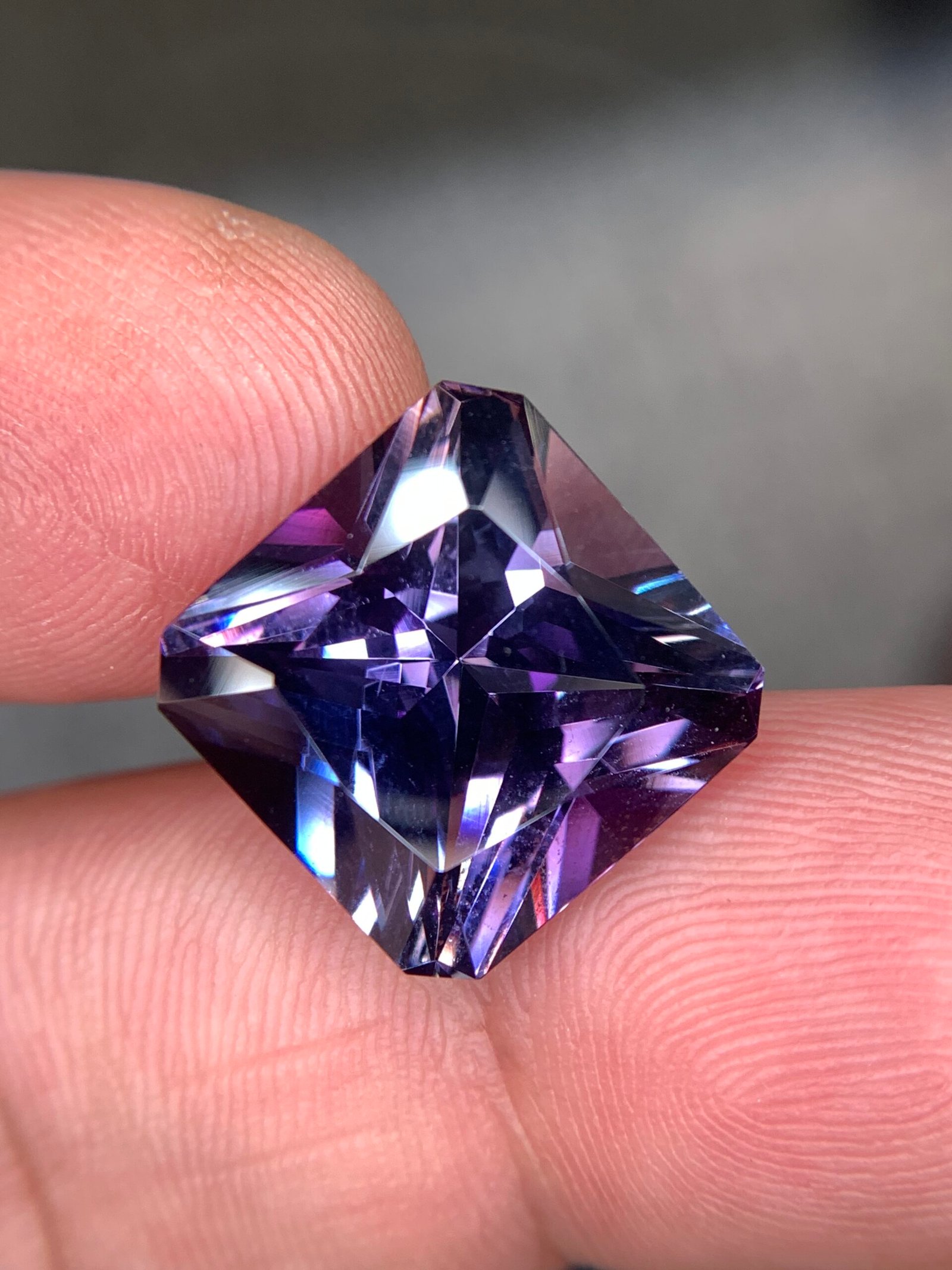 π 20.63 Carat Tanzanite