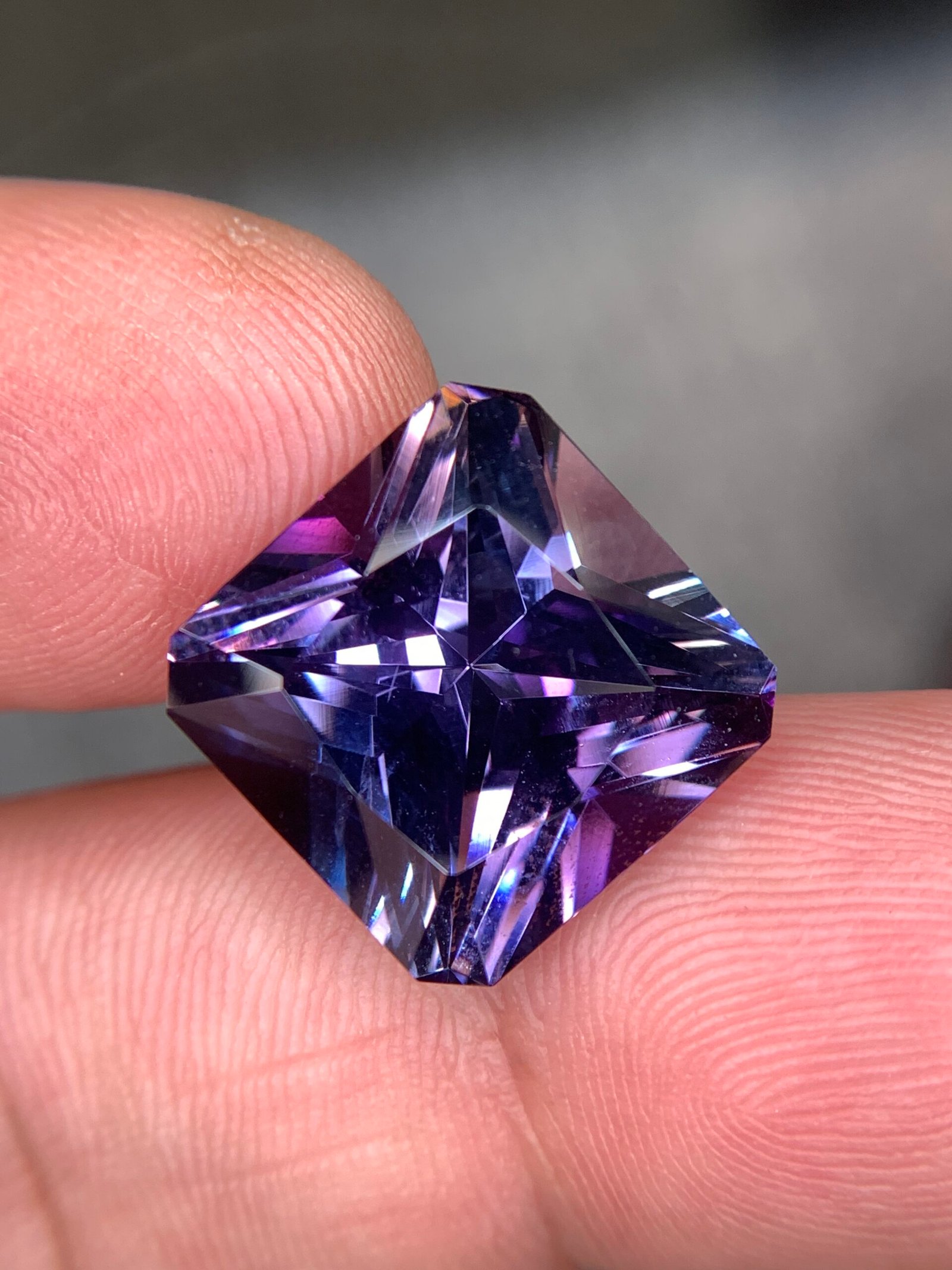 π 20.63 Carat Tanzanite - Image 3