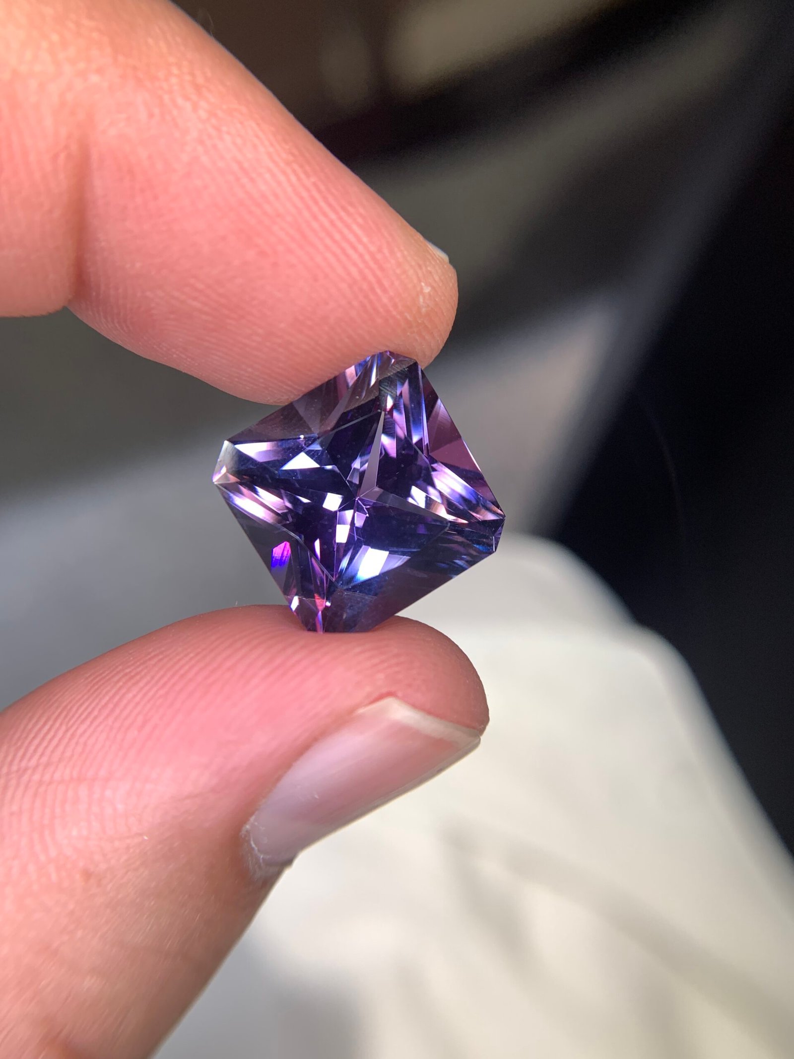 π 20.63 Carat Tanzanite - Image 5