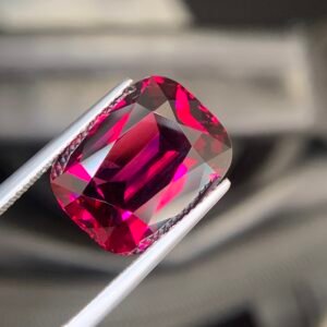 Pinkish red garnet – 17.77 ct | Gulgemstone